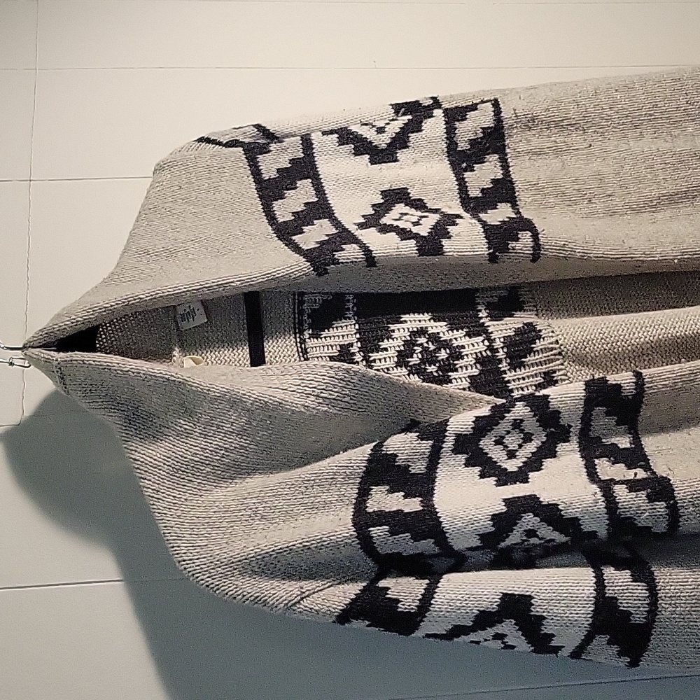 Levi's Pattern Cardigan - Picture 2 of 3